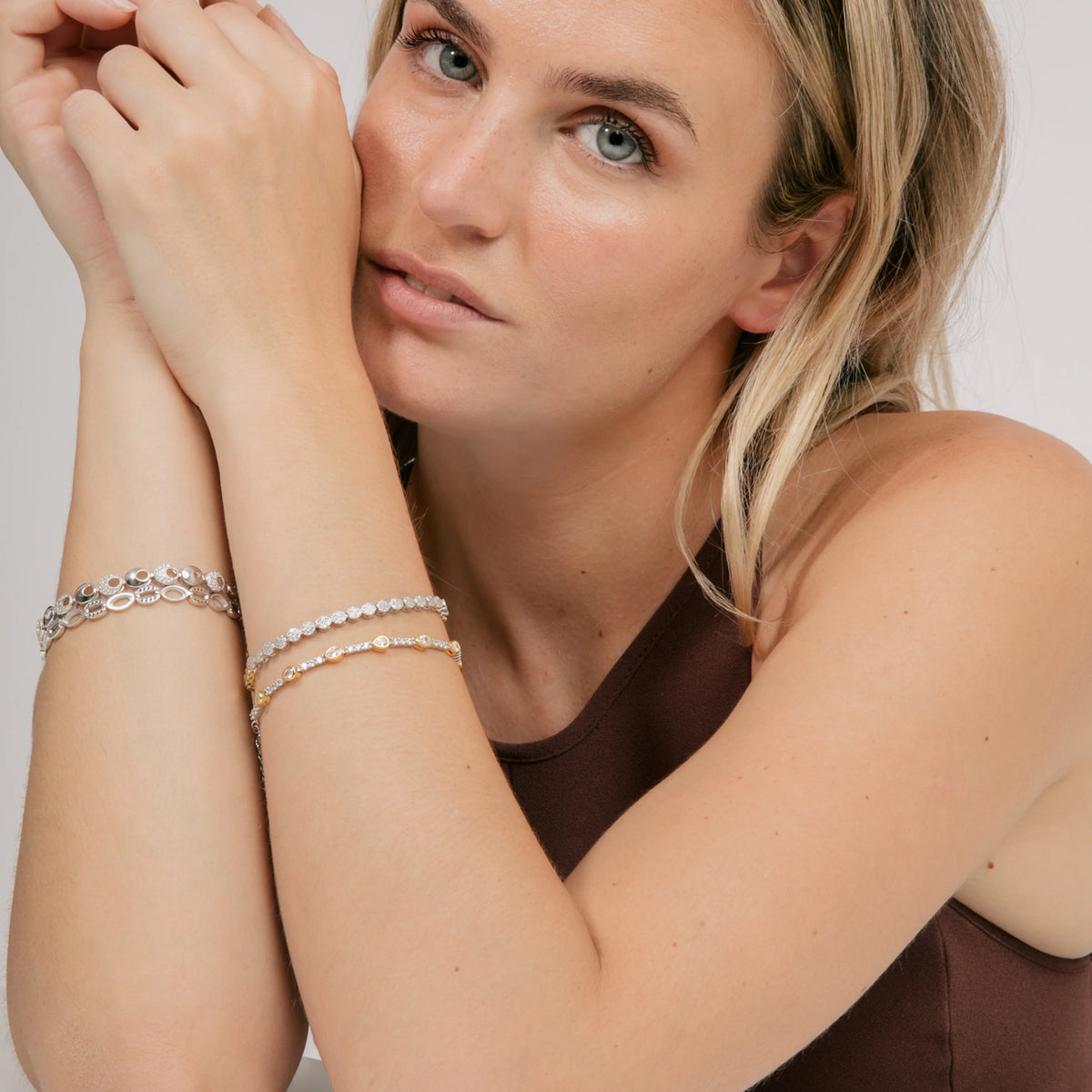 Pulsera de Plata de Ley 925 y Circonita Brillante acabado en oro amarillo 18k - Mailu – vista 4