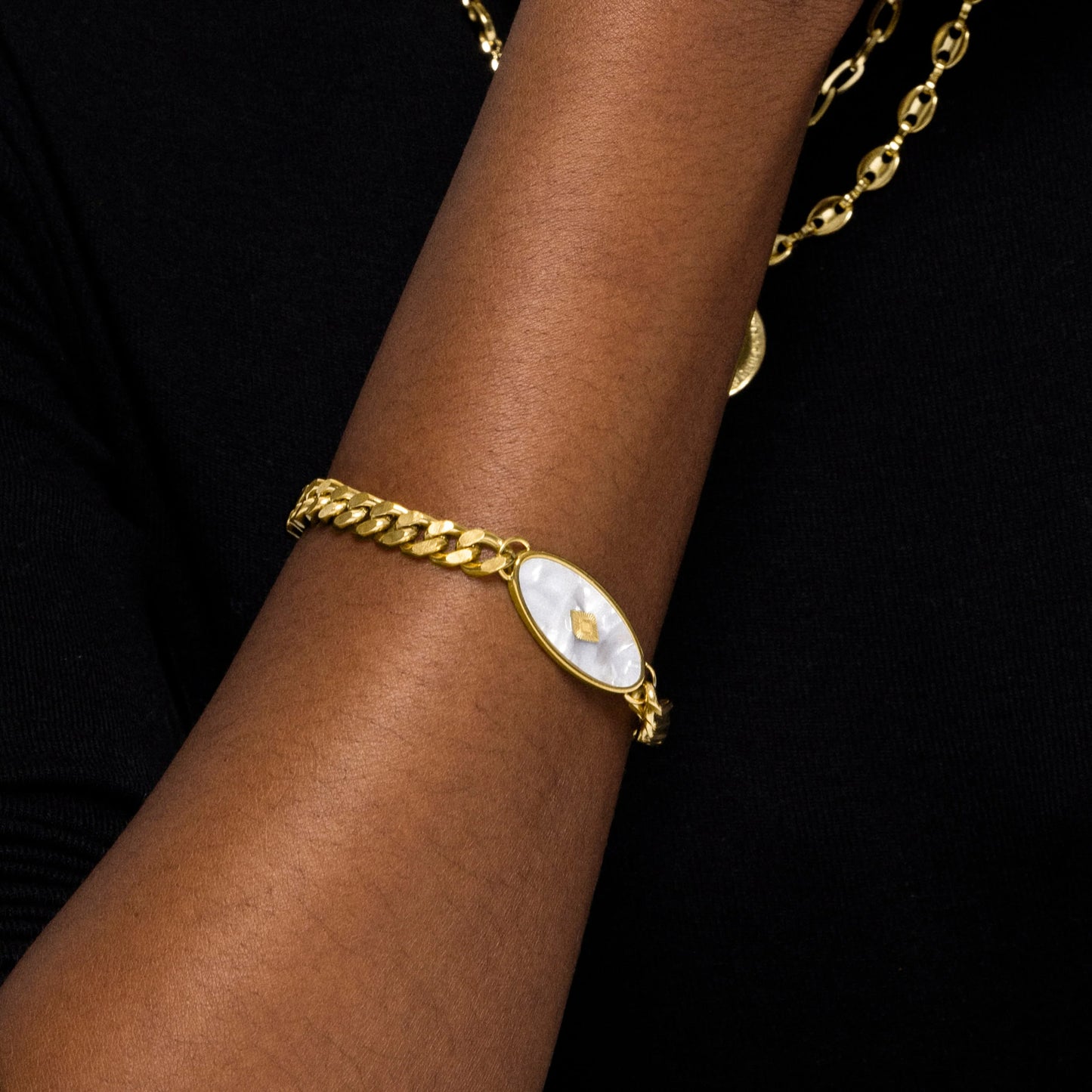 Pulsera de Madreperla Blanca acabada en oro amarillo 18K - Anleh