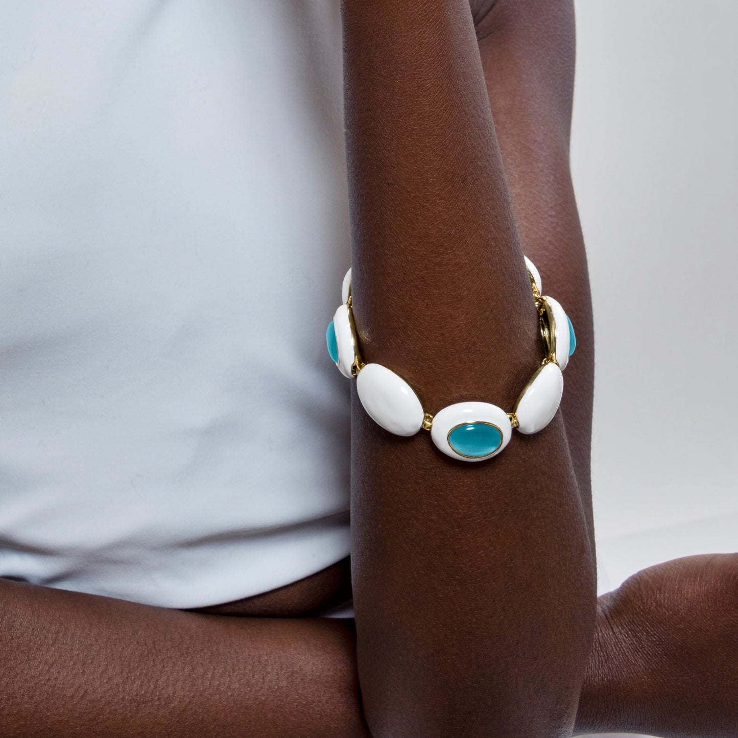 Pulsera de Ojo de Gato Azul acabada en oro amarillo de 18k - Nadic