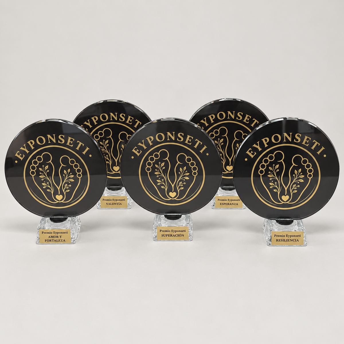Trofeos realizados en cristal grabados a color para Eyponseti.