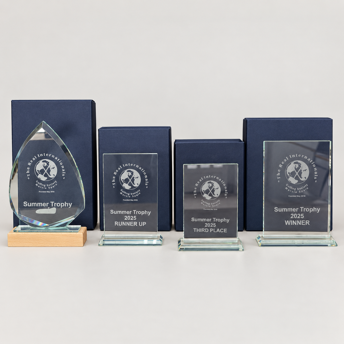 Trofeos de cristal grabados a laser para "The Real Internationals" Golf Society.