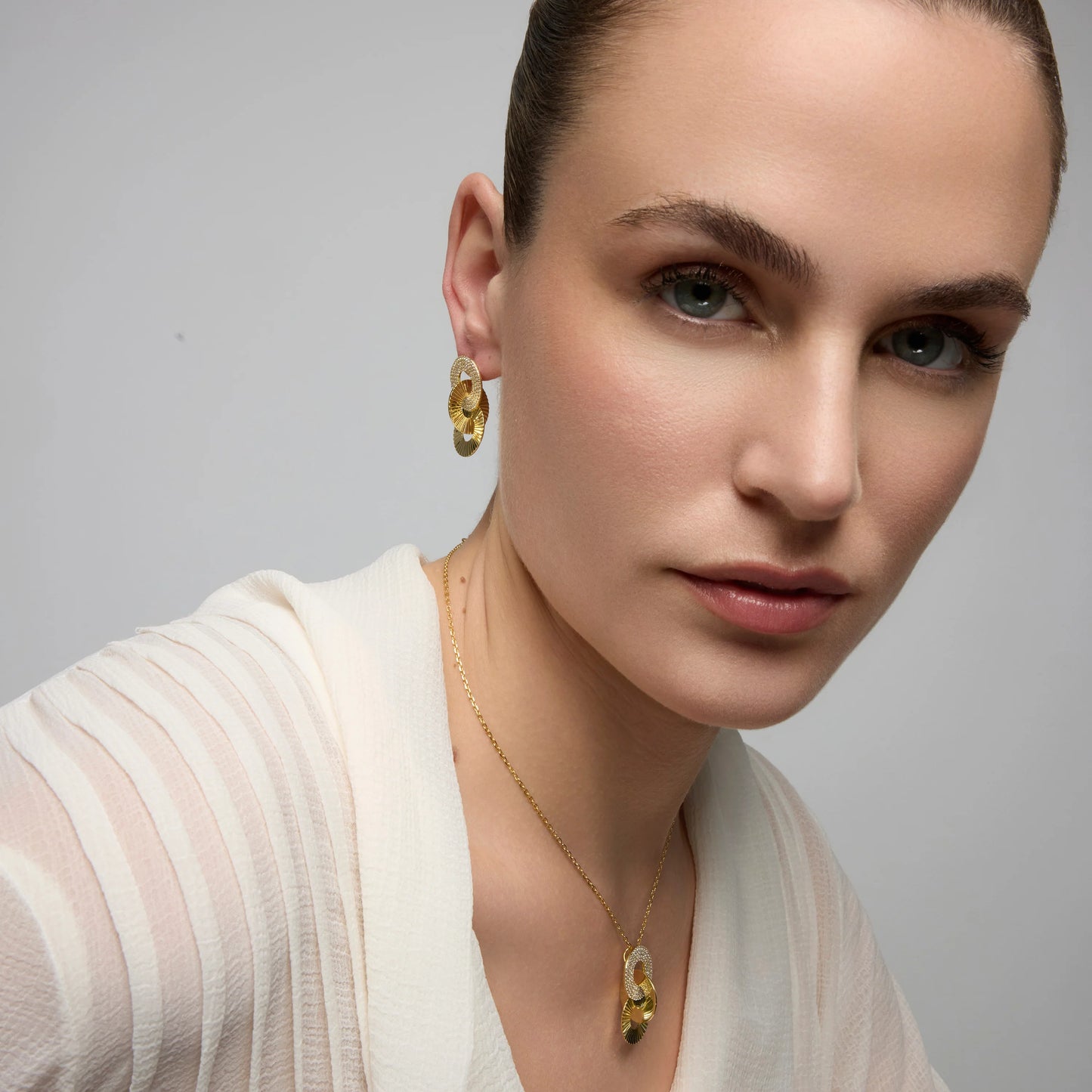 Pendientes de Plata de Ley 925 y Circonita Brillante acabado oro amarillo de 18k - Thydi