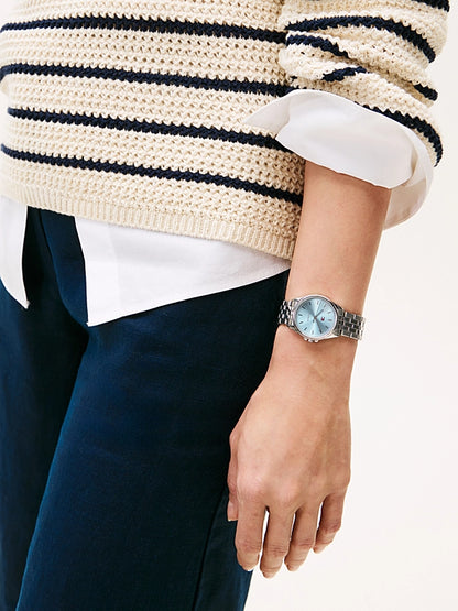 Reloj Tommy Hilfiger Mujer frontal – esfera azul claro y brazalete de acero