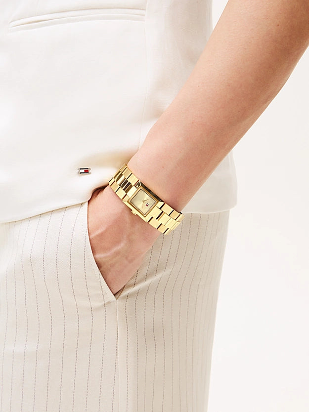 Reloj Tommy Hilfiger frontal – caja cuadrada dorada y esfera elegante