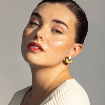 Pendientes de Madreperla Blanca acabados en oro amarillo 18K- Phieo