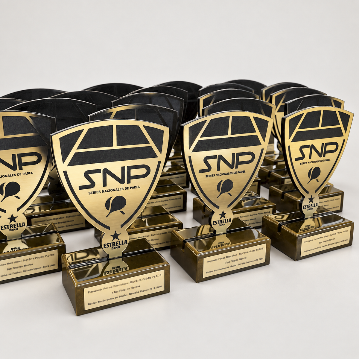 Replica más pequeña de los trofeos de la Series Nacionales de Padel.