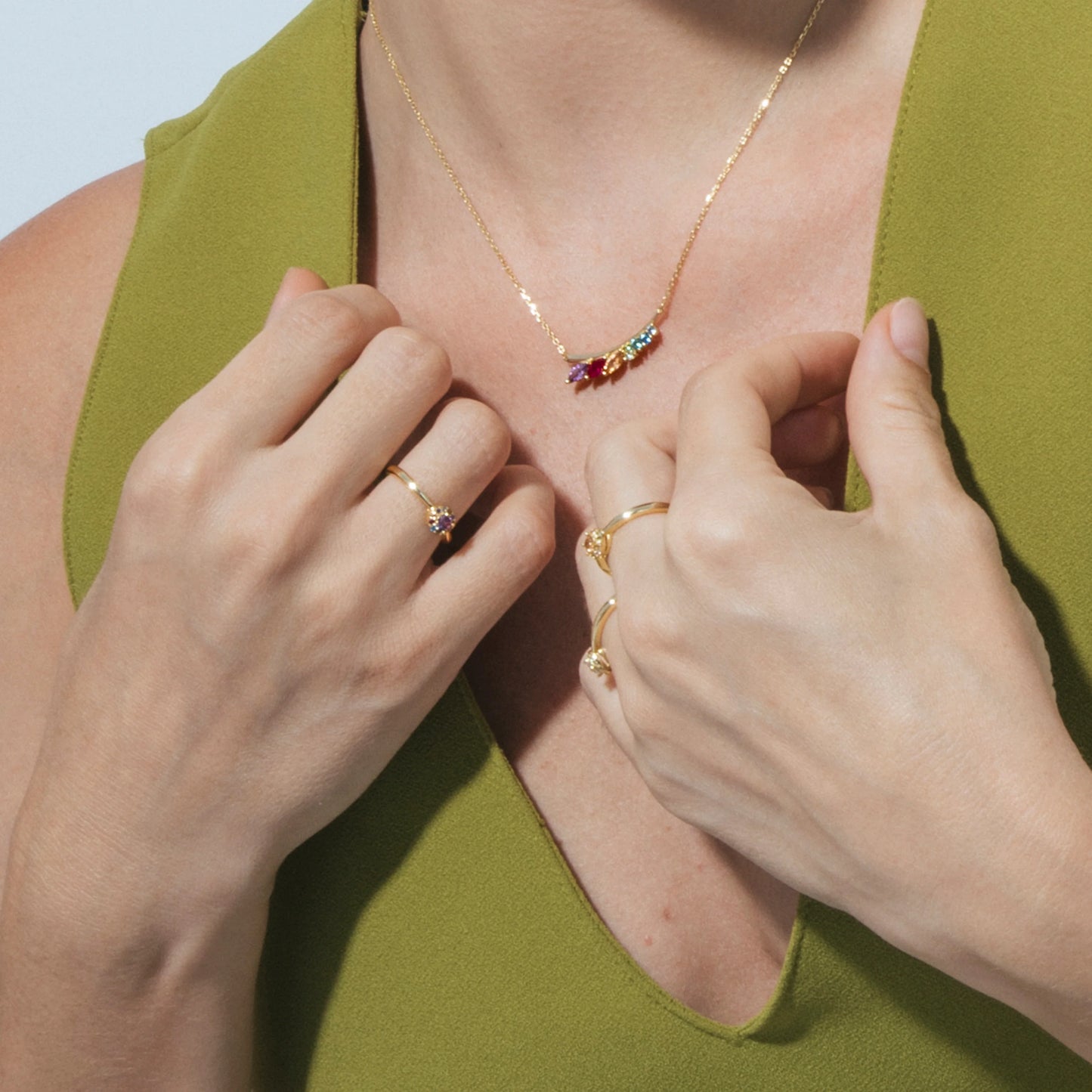 Anillo de Plata de Ley 925 y Circonita Multicolor acabado en oro amarillo 18k - Aldra