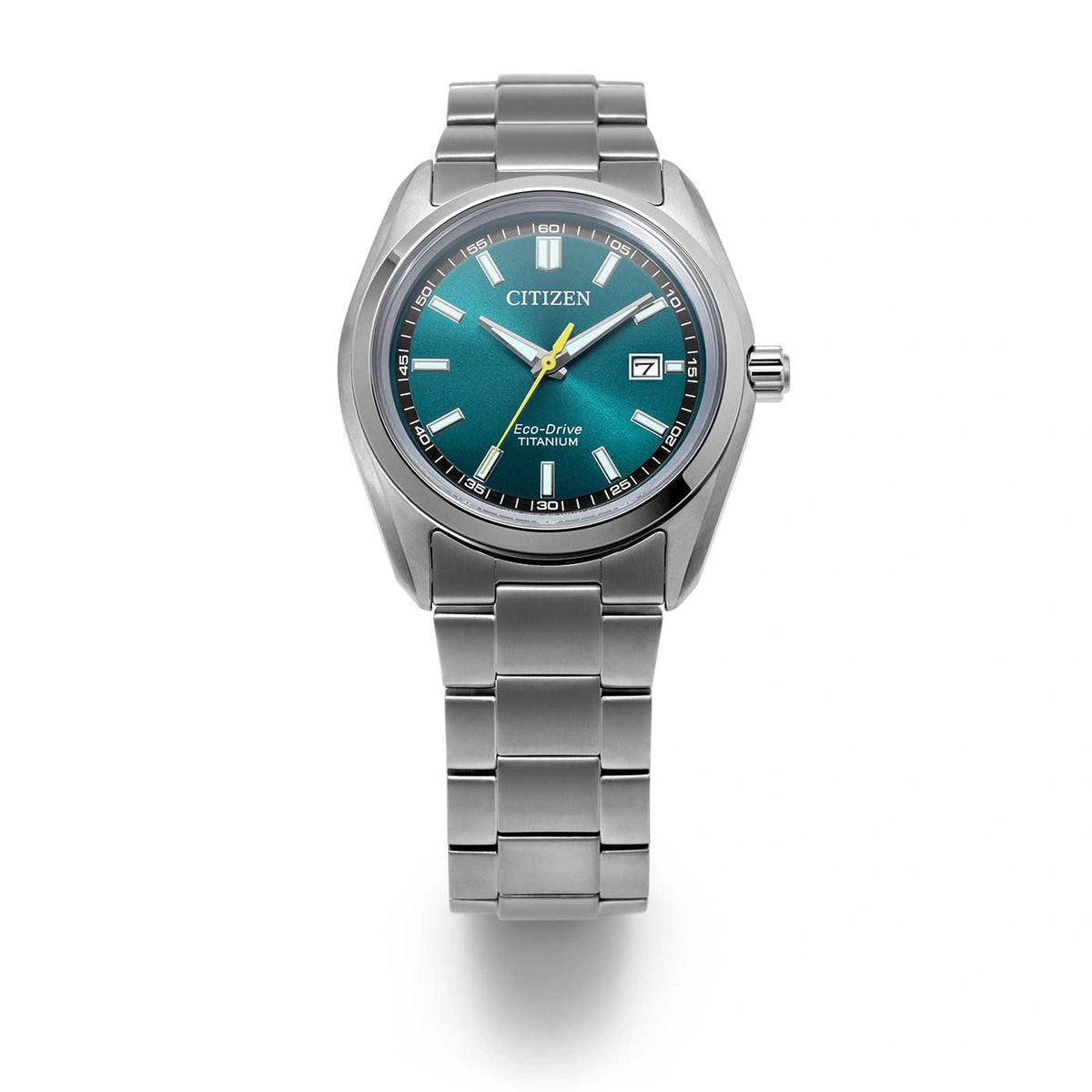 Reloj Citizen Super Titanium Eco-Drive AW1900-50X con esfera verde, vista en perspectiva